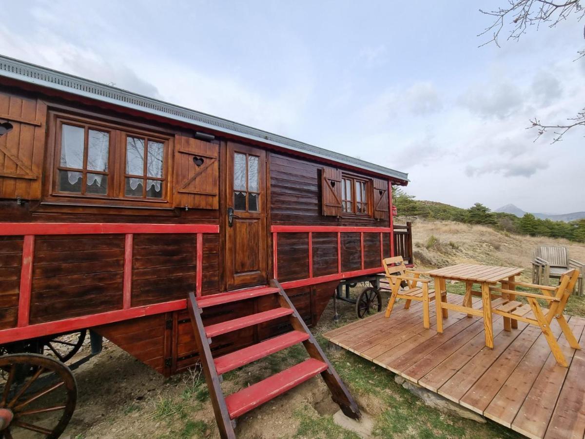 Glamping Roulotte Du Domaine De La Graou *